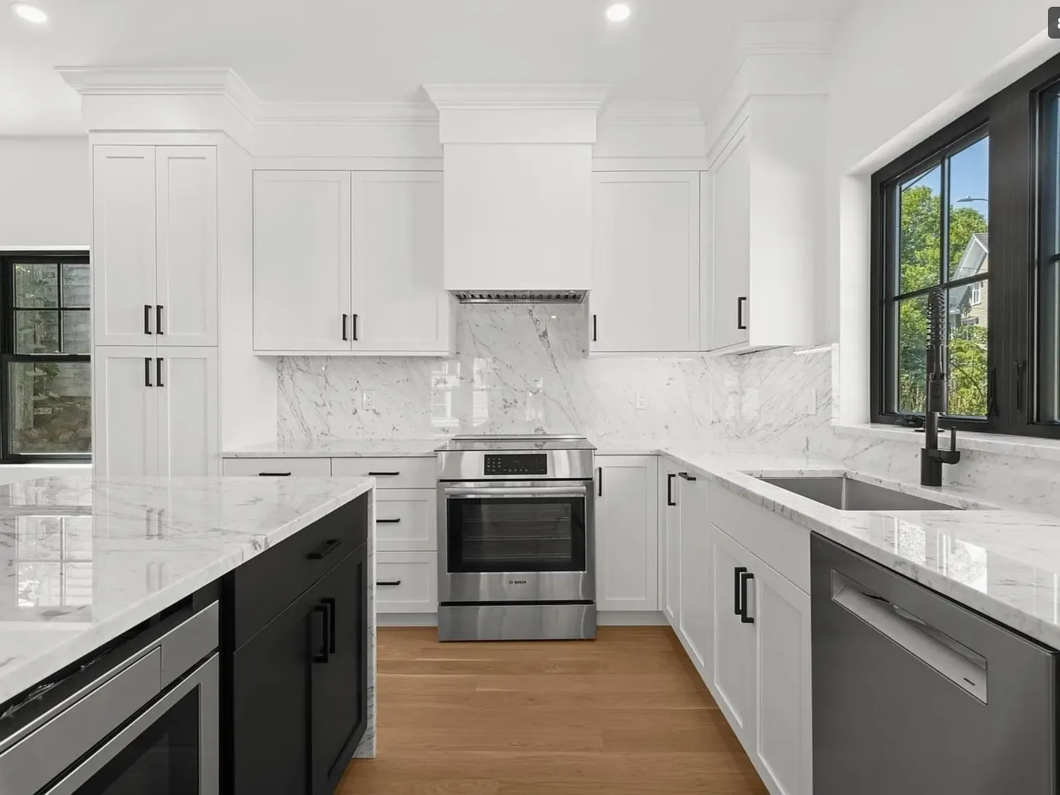 3 bed, 2.5 bath, 2466 sqft, $5,000 — Photo 3