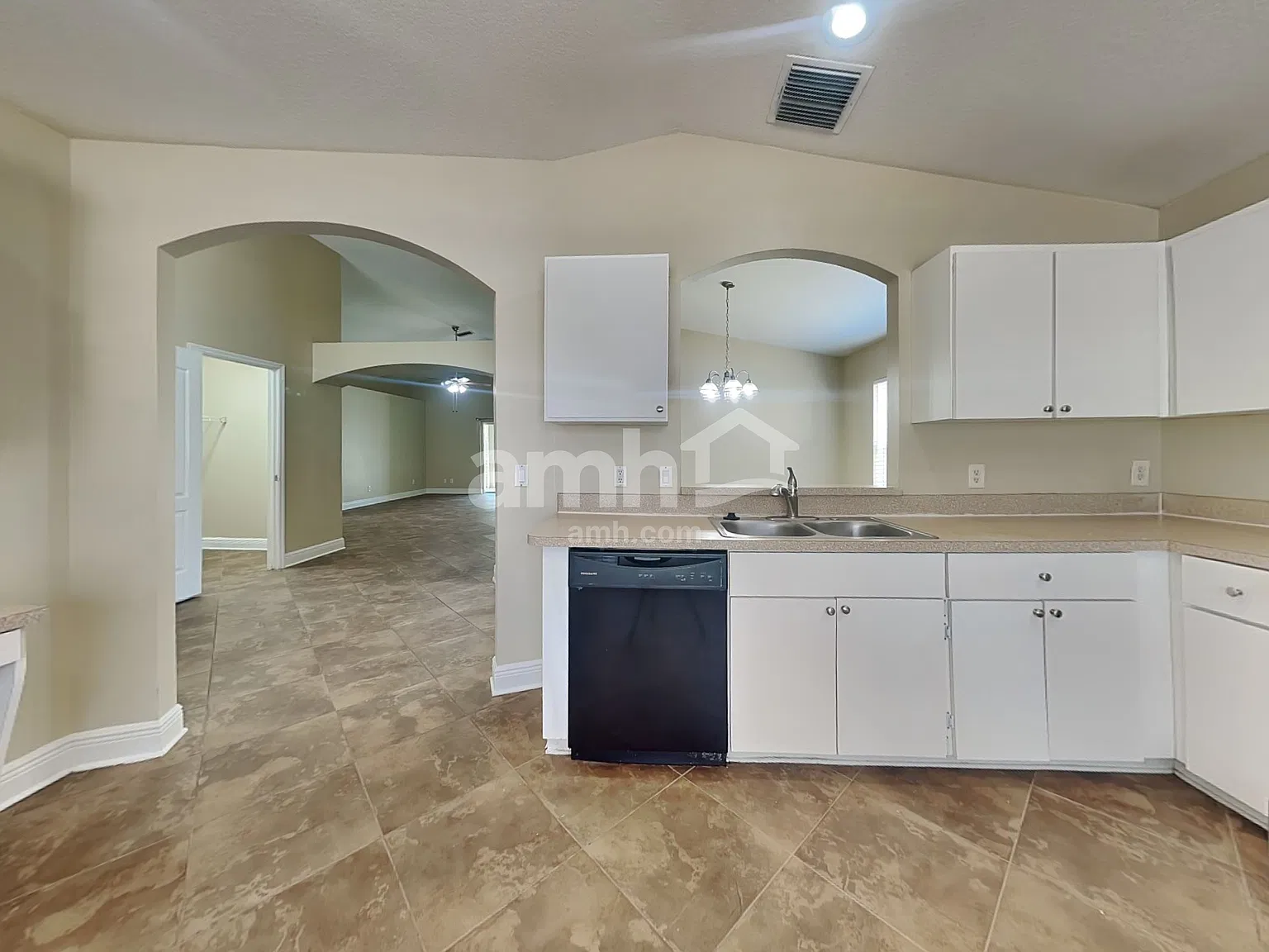 3 bed, 2.0 bath, 1729 sqft, $2,495 — Photo 4