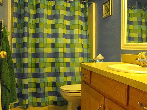 Full Bathroom #1