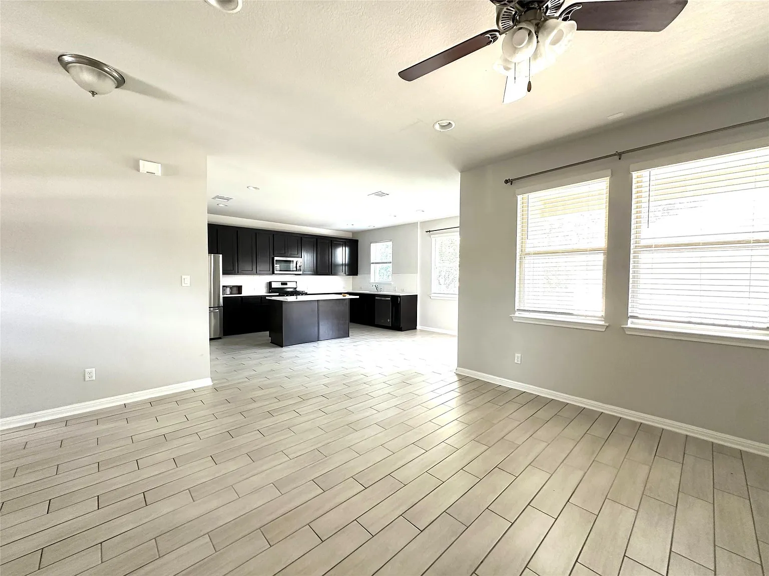 4 bed, 3.0 bath, 1822 sqft, $2,300 — Photo 3