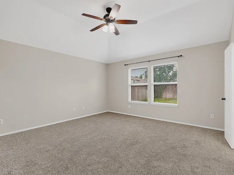 1037 Johnson City Ave — Photo 26