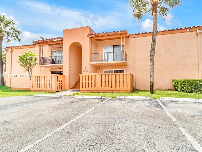 7201 Miami Lakes Dr #B14 — Photo 6