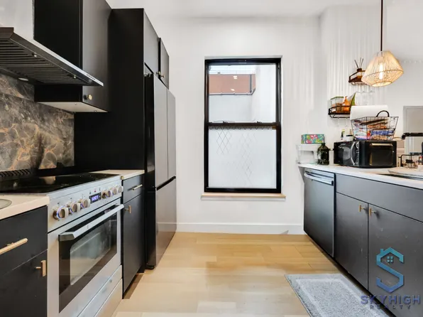 25-11 34th Street image 3 of 13