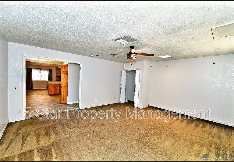 10117 Mercedes St — Photo 23