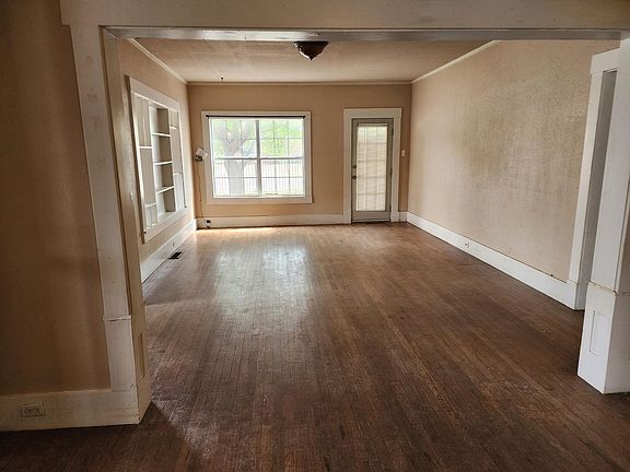 5th image of 402 N Kansas Ave