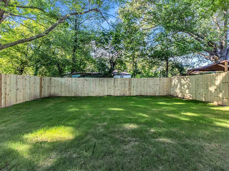 2132 Lyon Ave — Photo 22