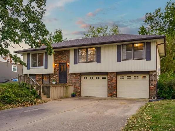 523 Pennsylvania St, Leavenworth, KS 66048