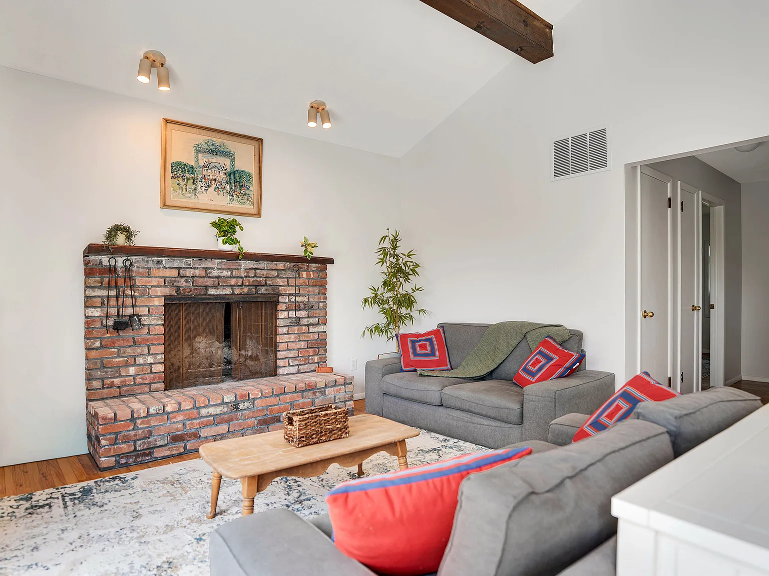 Casual Two Bedroom Coastal Living — Photo 3