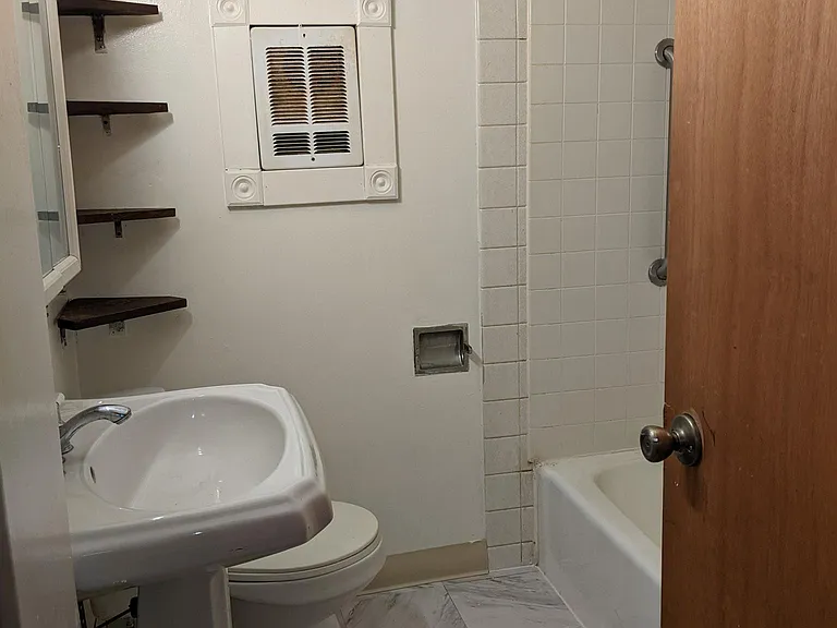 75 N Lyle Ave #5 — Photo 7