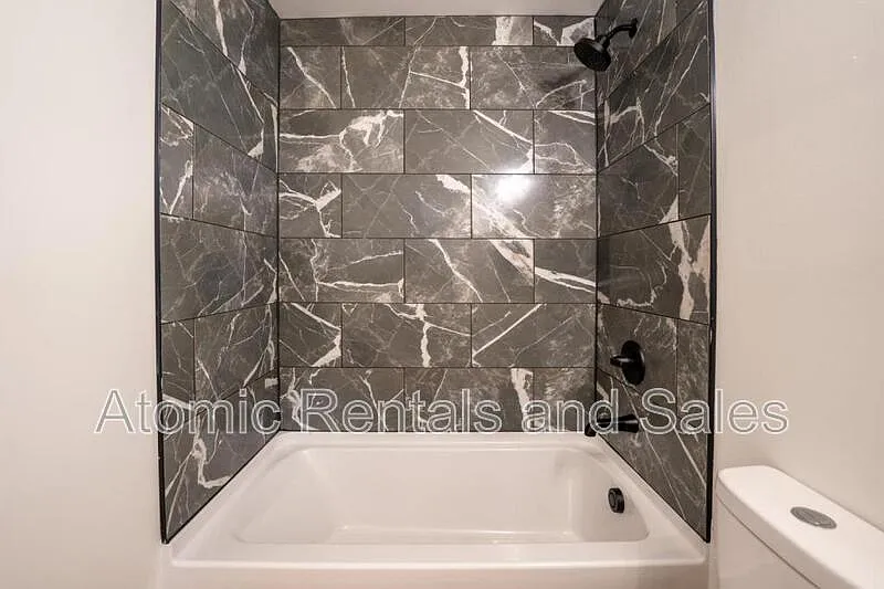 Studio, 1.0 bath, 237 sqft, $785 — Photo 3