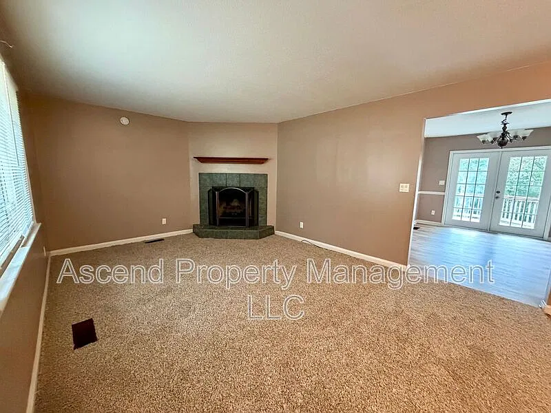 3 bed, 2.0 bath, 1530 sqft, $1,895 — Photo 4