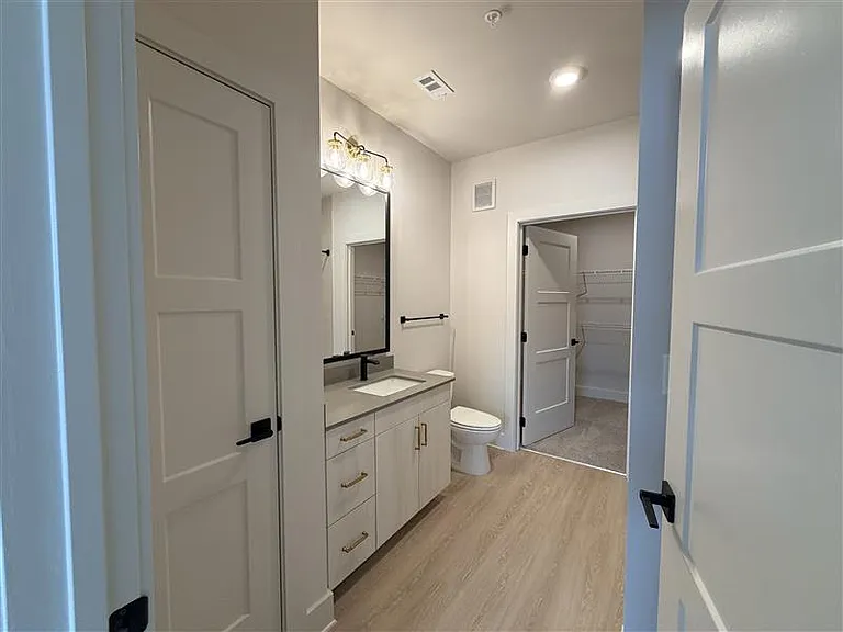 District on the Etowah Apartments — Photo 1297