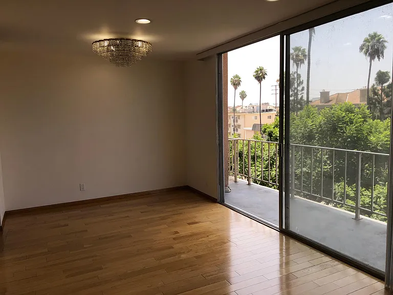 100 S Doheny Dr #523 — Photo 33