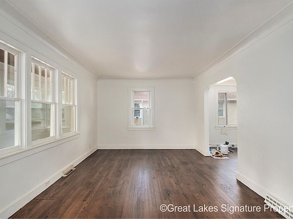 3rd image of 2101 Prospect Ave NE