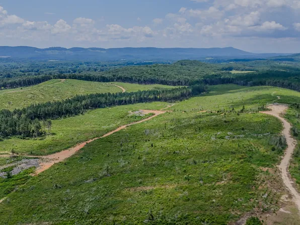 8 Back Valley Rd, Lyerly, GA 30730