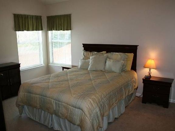 Master w/vaulted ceiling