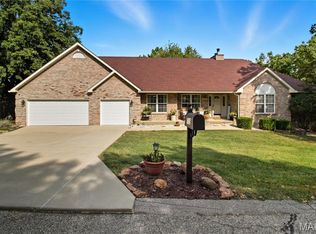 709 Heatherstone Dr, High Ridge, MO 63049
