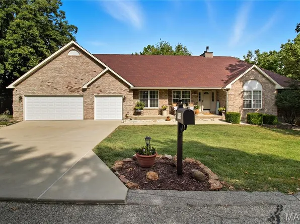 709 Heatherstone Dr, High Ridge, MO 63049