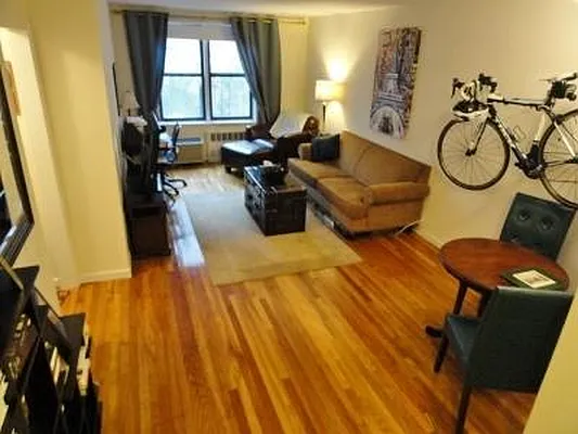 Rented by Bank Neary | media 17