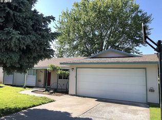 215 W Locust St, Stanfield, OR 97875