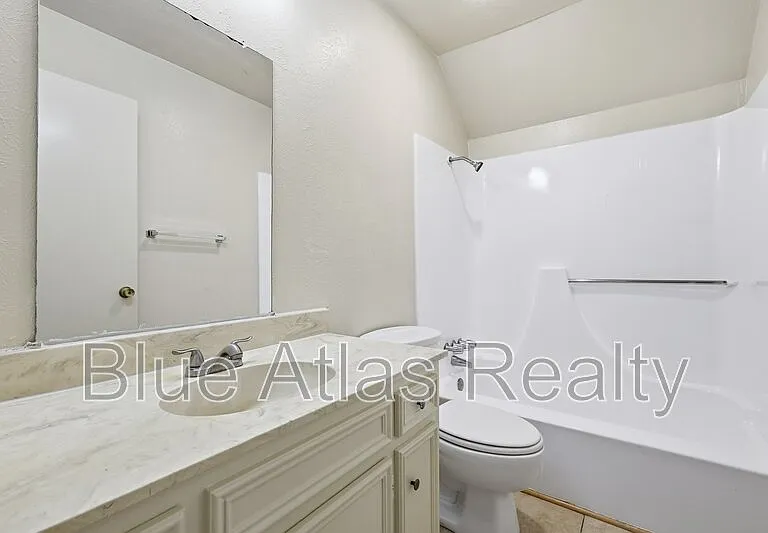 704 Skyline Dr — Photo 21