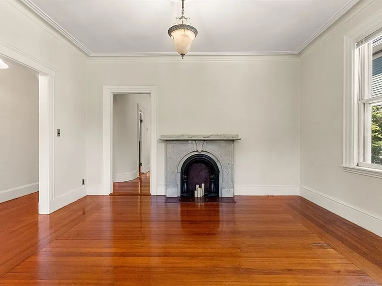 7 Burr St #1 — Photo 6