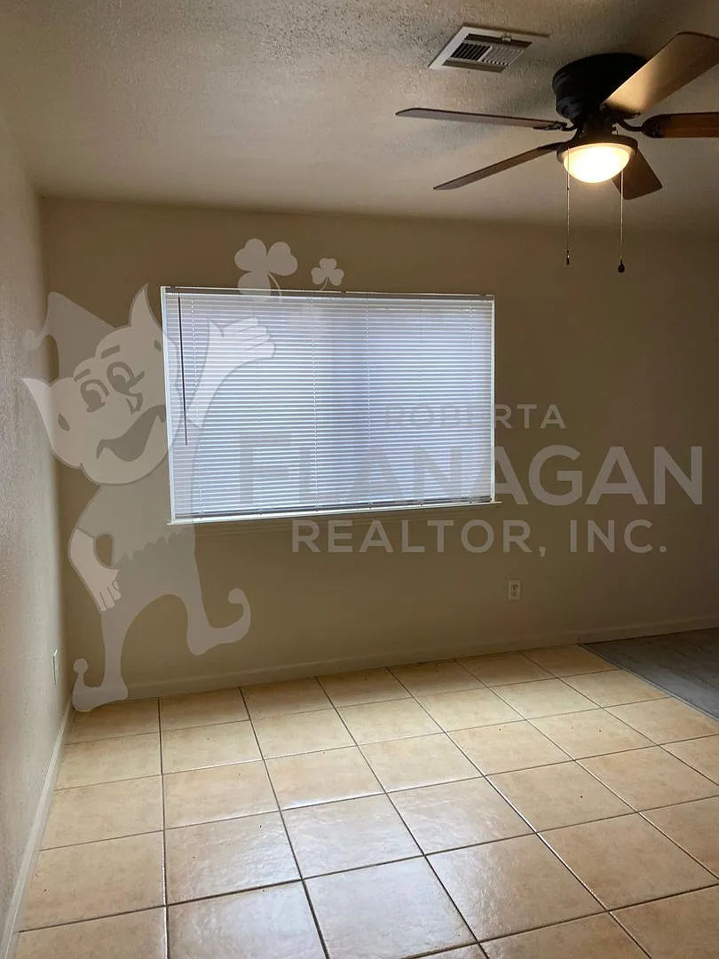 3 bedroom/2 bathroom home — Photo 3