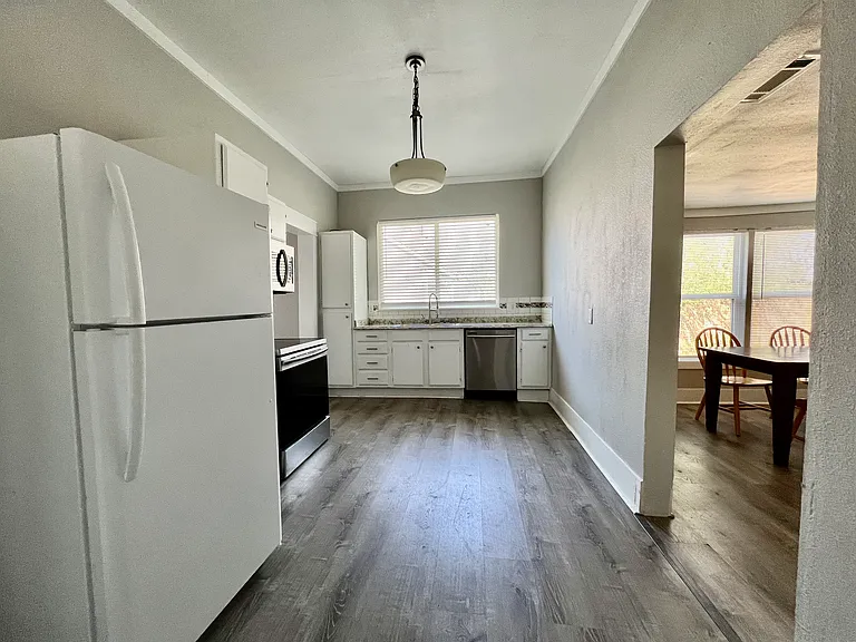 608 N Adelaide St — Photo 4