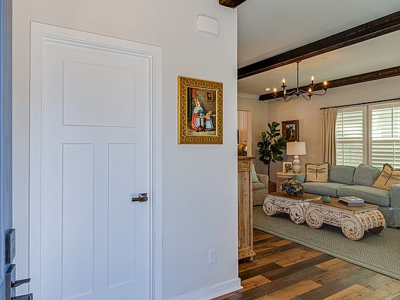5th image of 2061 Oglethorpe Dr