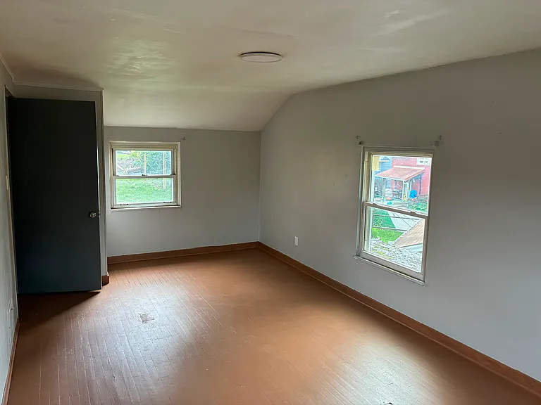3323 Edward St — Photo 8