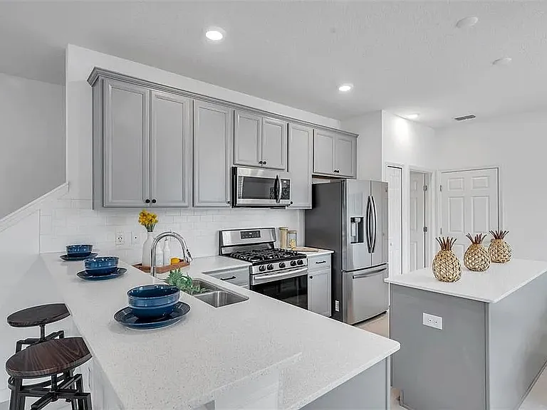 5728 Skytop Dr — Photo 2