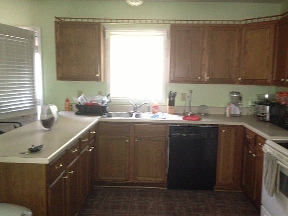 Kitchen are facing sink