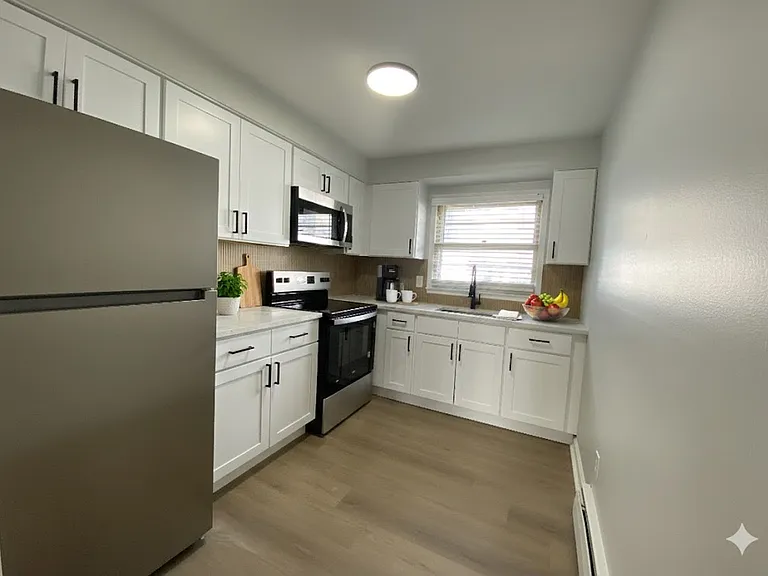 Town House Apts — Photo 2