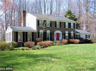 714 Forest Park Rd, Great Falls, VA 22066