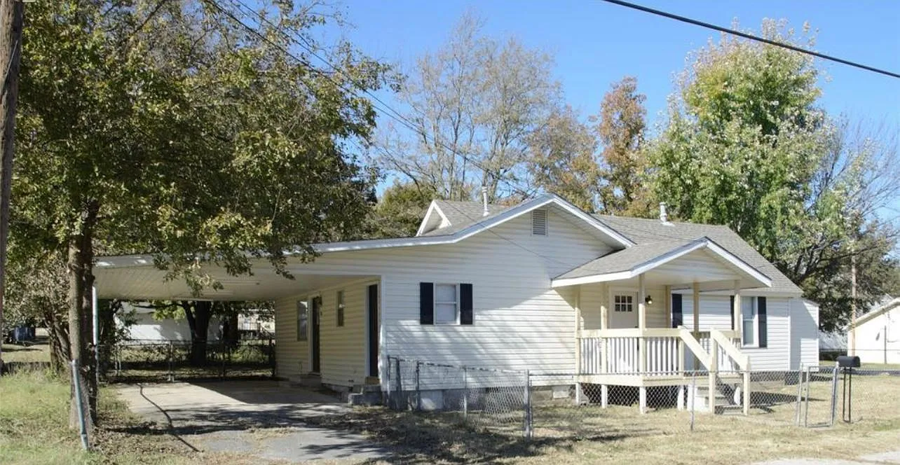 3 bed, 1328 sqft, $1,450 — Photo 2