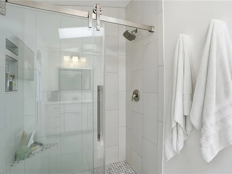 132 Bordeaux Cir — Photo 10