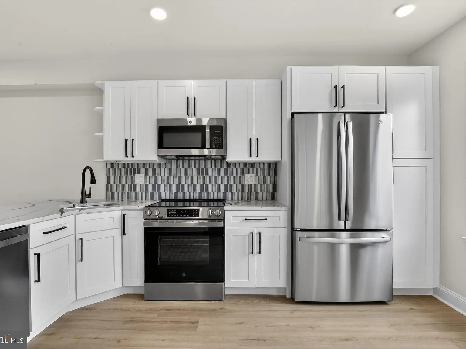 2 bed, 1300 sqft, $2,345 — Photo 4