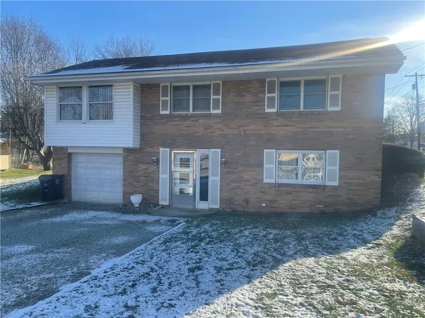 2 Concord Dr, Irwin, PA 15642