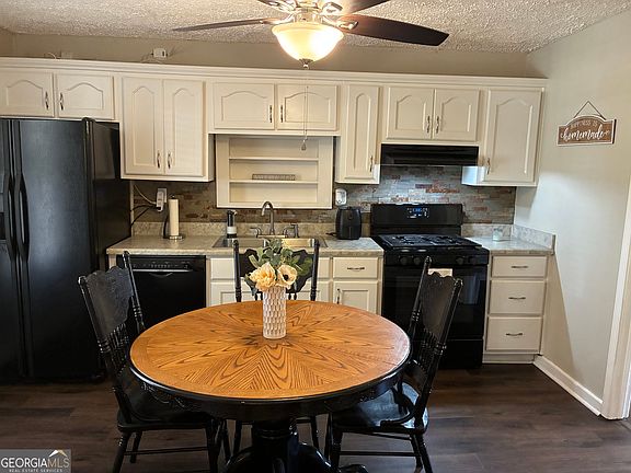 4th image of 802 Lane Rd