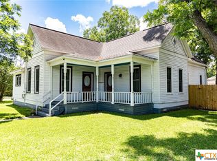 121 W 14th St, Shiner, TX 77984