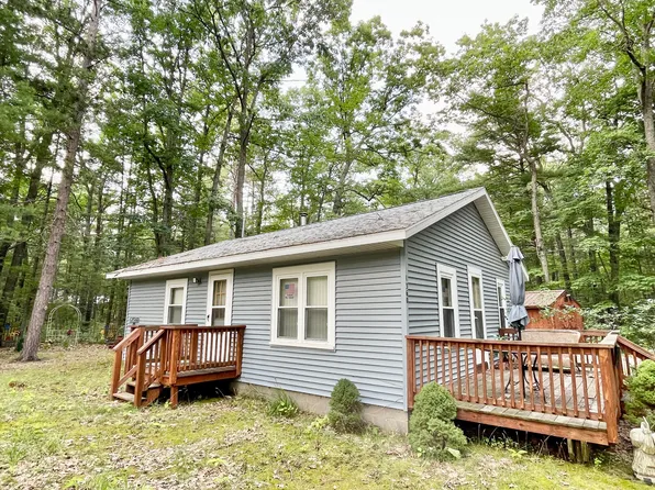 1360 Woodland Dr, Lewiston, MI 49756
