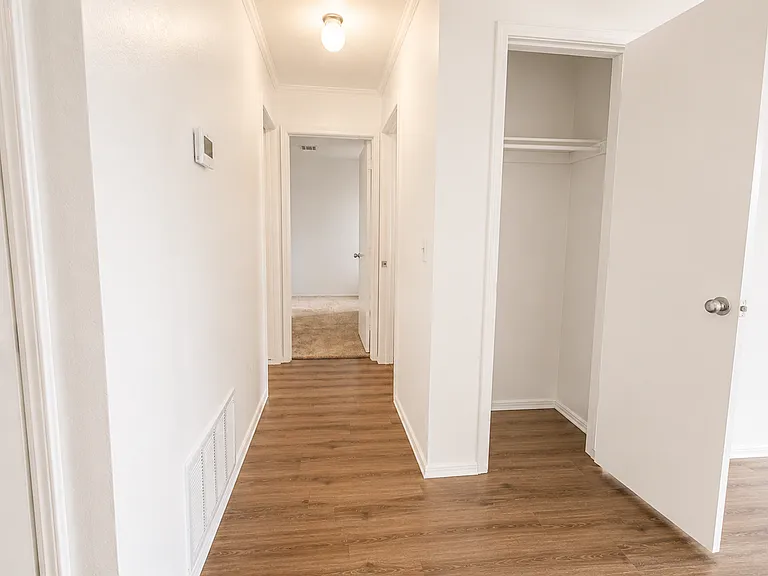 Cape Cod Apartments — Photo 26