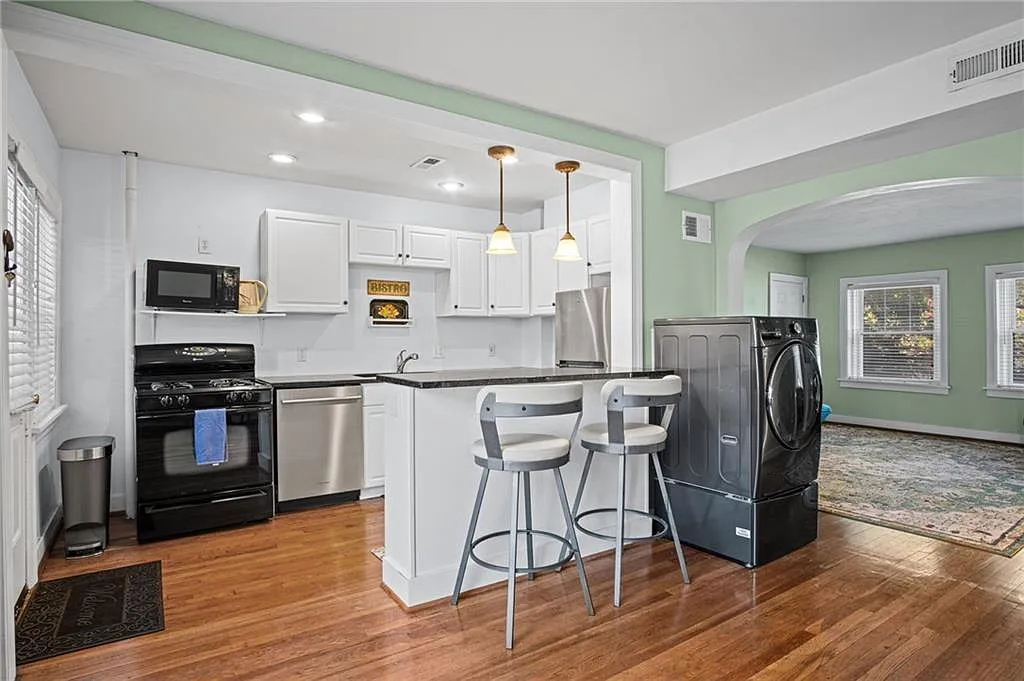 1 bed, 692 sqft, $1,450 — Photo 3