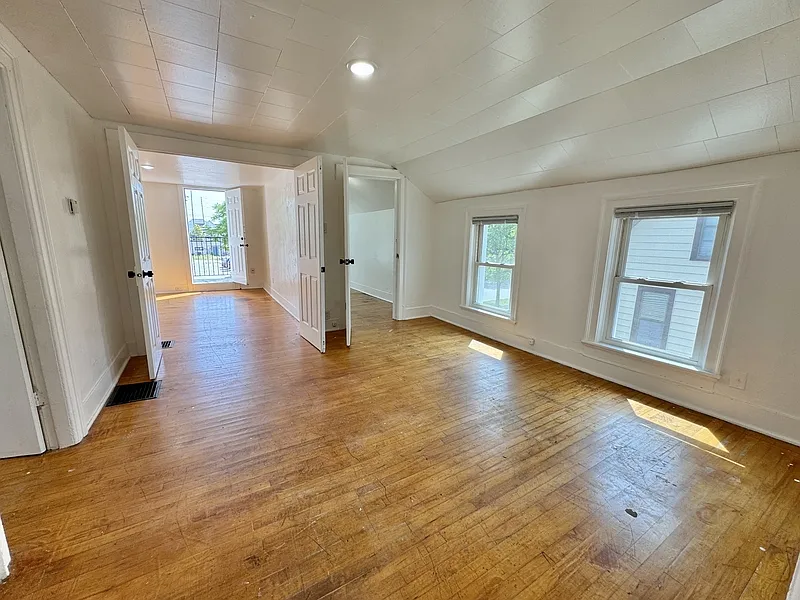2 bed, 1.0 bath, $829 — Photo 3