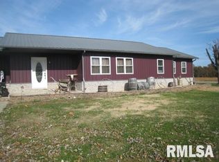 711 Thomas St, Iuka, IL 62849