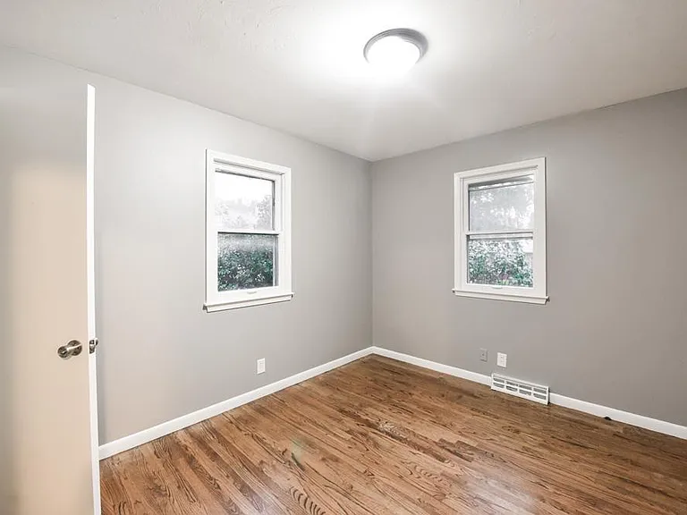 614 S Pine St — Photo 11