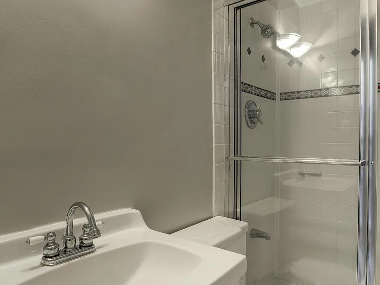 2531 Queen Annes Ln NW — Photo 17