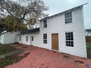 902 N Austin St, Seguin, TX 78155