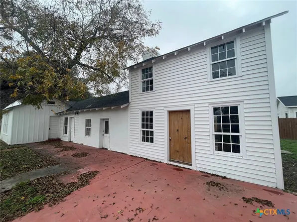 902 N Austin St, Seguin, TX 78155