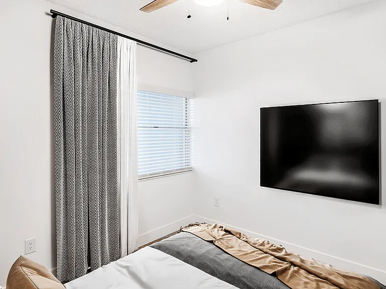 Sheridan Ocean Club Apartments — Photo 47
